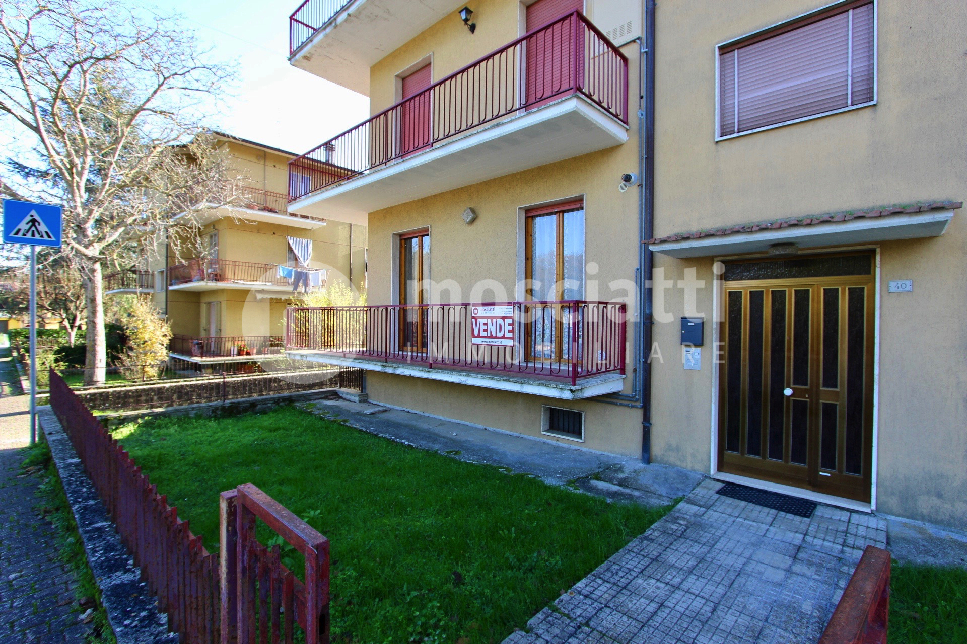 ESANATOGLIA Borgo San Giovanni, vendesi APPARTAMENTO con balcone cod - 1