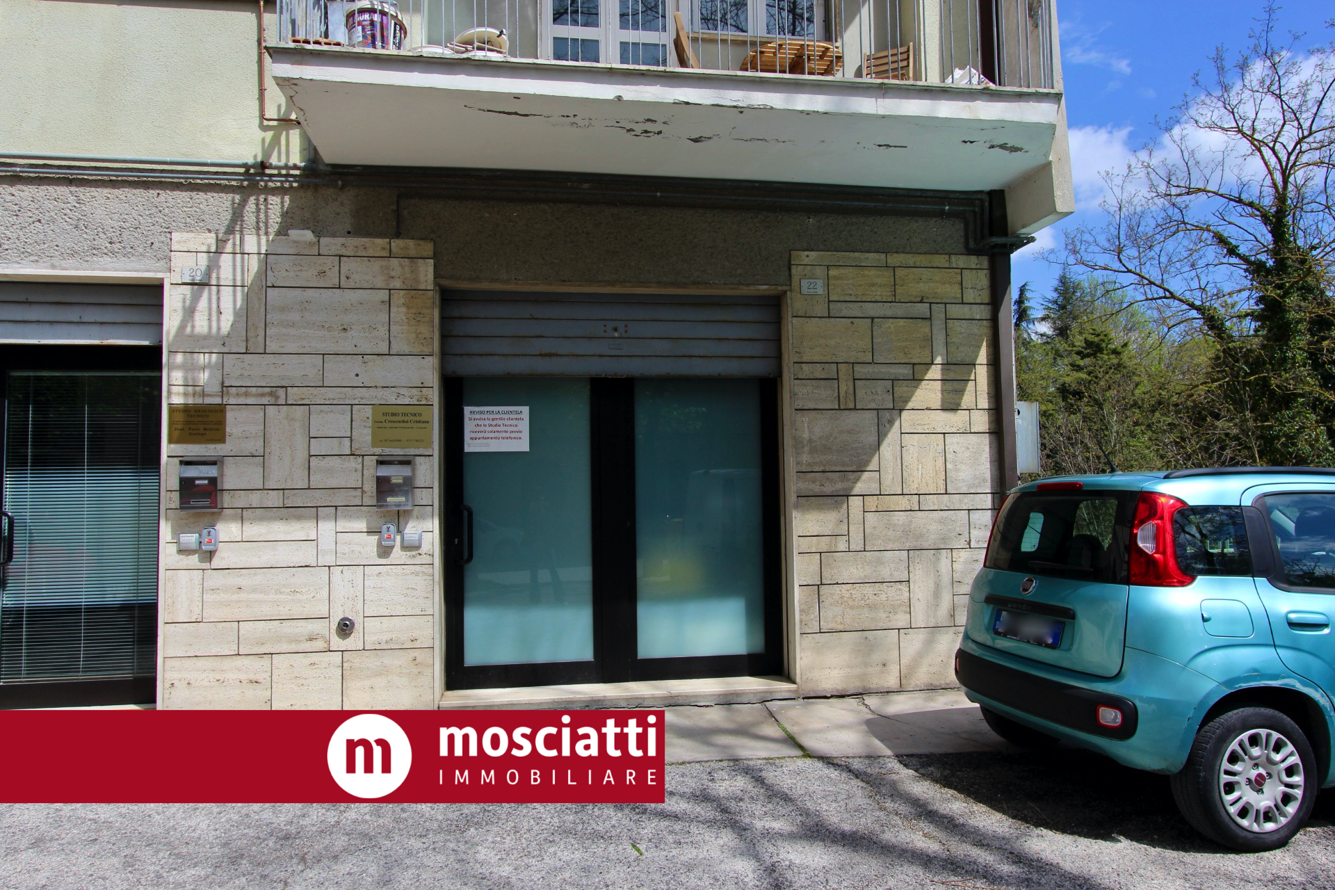 MATELICA, Quartiere San Rocco, Via Roma, affittiamo LOCALE COMMERCIALE cod - 1